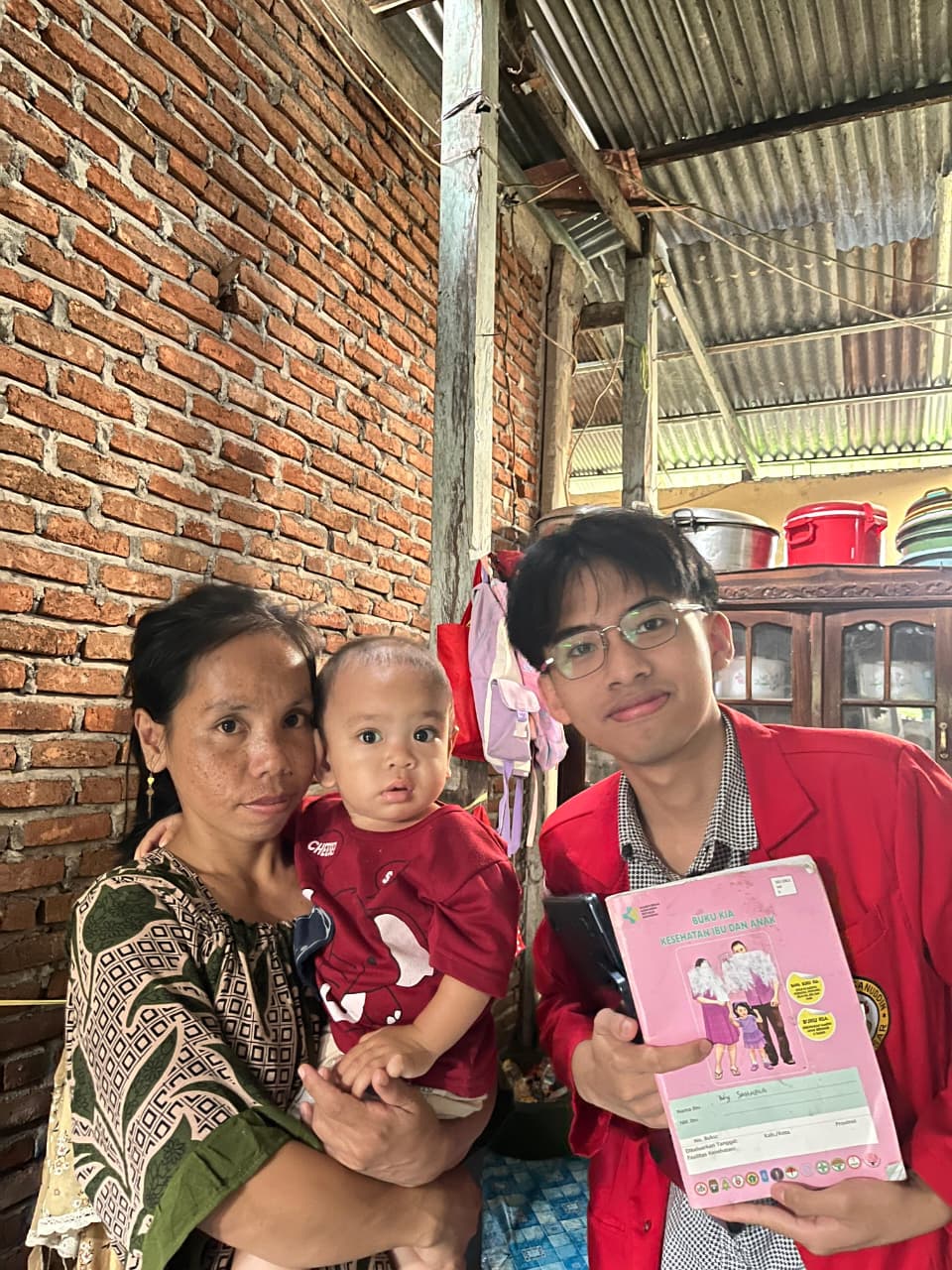 Kunjungan Ketiga: Edukasi mengenai buku KIA dan Kurva KMS